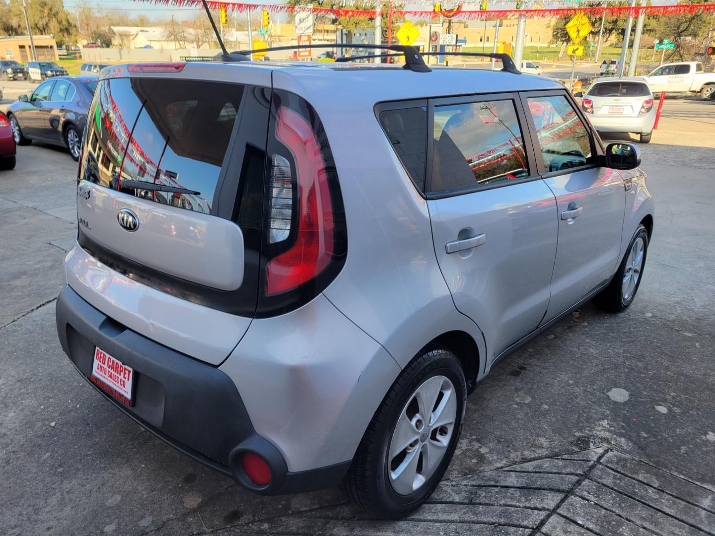 2015 SILVER Kia Soul Base (KNDJN2A25F7) with an 1.6L L4 DOHC 16V engine, Automatic transmission, located at 503 West Court, Seguin, TX, 78155, (830) 379-3373, 29.568621, -97.969803 - 2015 Kia Soul Base with a 1.6L L4 DOHC 16V, Automatic, Tilt, Cruise, AM/FM/AUX Stereo, Power Windows, Locks and Side Mirrors, Bluetooth, Tinted Windows, Luggage Rack, Alloy Wheels, Rear Wiper, Rear Defroster and more!! - Photo#2